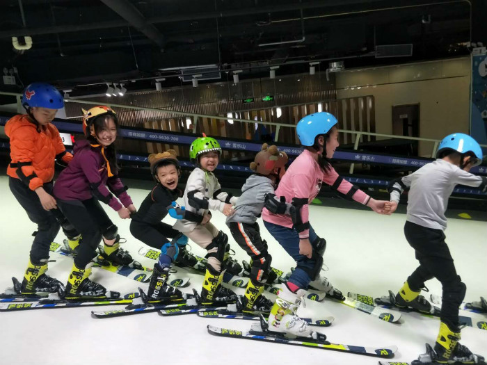 雪乐山暑期酷雪训练营  让孩子爽滑一夏！